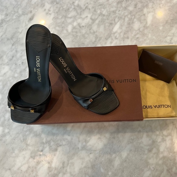 Louis Vuitton EPI Leather Sandal Size 37.5 - Picture 5 of 8